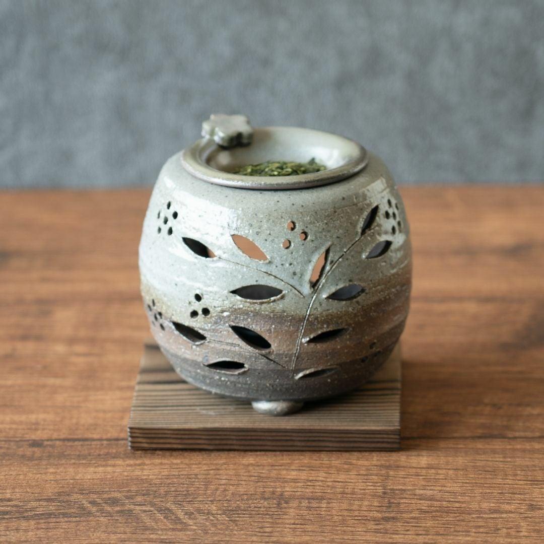 皆空窯 泉 香合 灰釉 お香入れ 茶道具 小物入れ 瀬戸焼 青磁鶯香炉 お香 練香 香木 空薫 インテリア 愛知県の工芸品